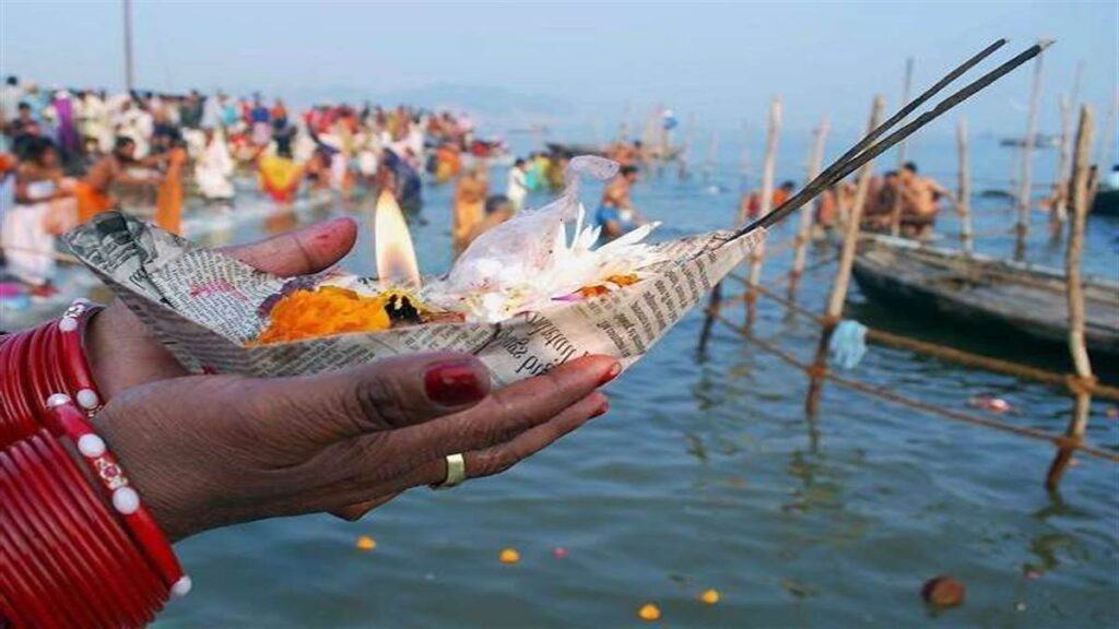 Ganga Dussehra 2023 Ganga Dussehra has a special meaning in Sanatan Dharma.  By taking a bath in the Ganges on this day, all the sins committed unknowingly by a particular person are washed away.  Therefore, a large number of devotees immerse themselves in faith in this river Ganges.