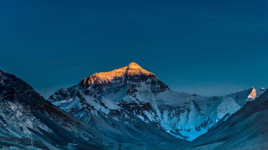 international-everest-day-2023-mind-blowing-facts-about-mount-everest-that-you-might-be-unaware-of